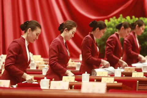 兩會(huì)服務(wù)人員的專(zhuān)業(yè)之美 于細(xì)節(jié)處見(jiàn)真章